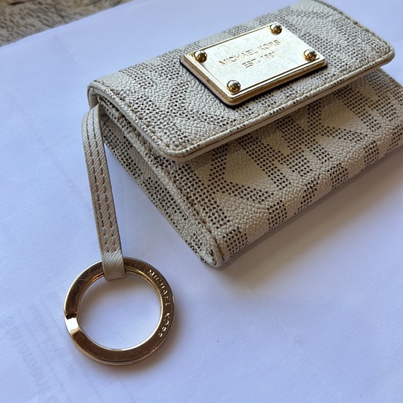 Michael Kors wallet with key holder - Picture 2 of 8